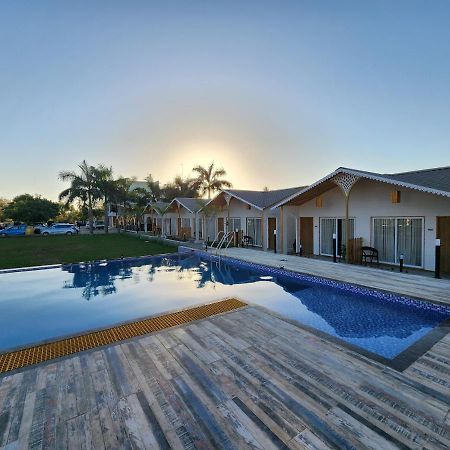 Vits Daman Devka Beach Екстериор снимка