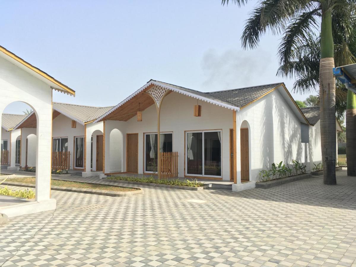 Vits Daman Devka Beach Екстериор снимка