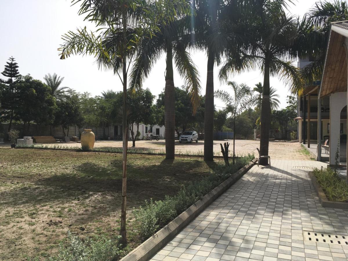 Vits Daman Devka Beach Екстериор снимка