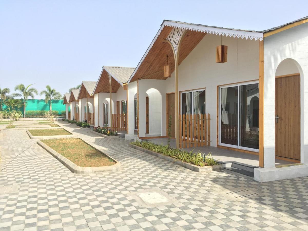 Vits Daman Devka Beach Екстериор снимка