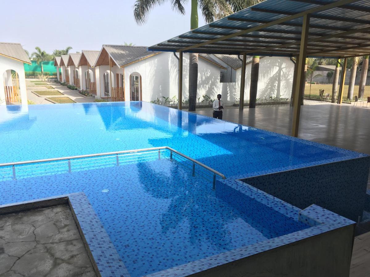 Vits Daman Devka Beach Екстериор снимка