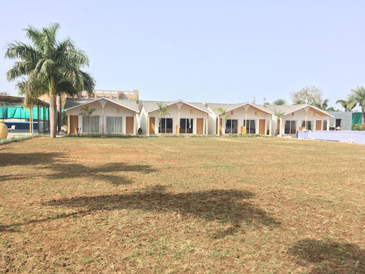 Vits Daman Devka Beach Екстериор снимка