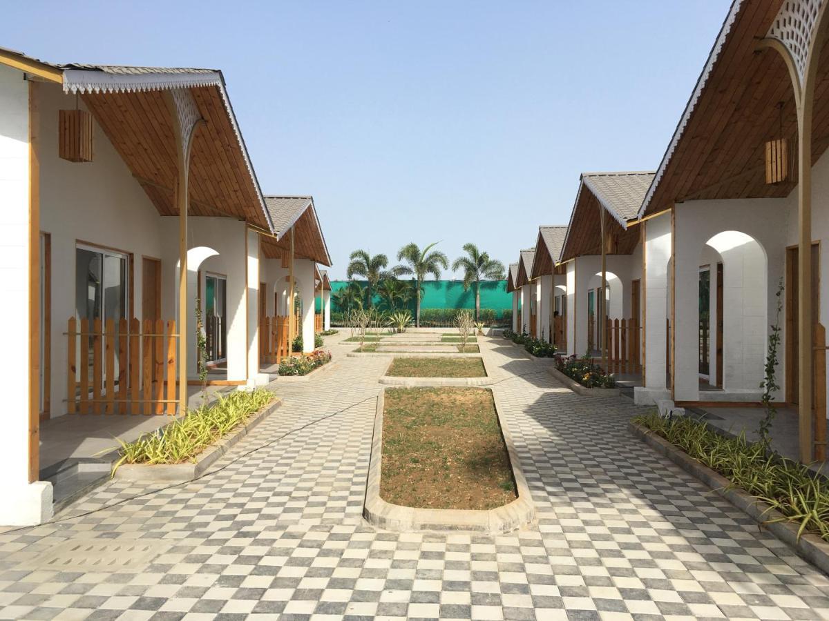 Vits Daman Devka Beach Екстериор снимка