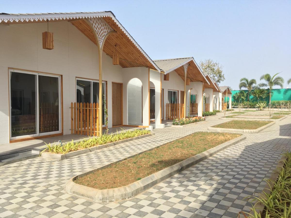 Vits Daman Devka Beach Екстериор снимка