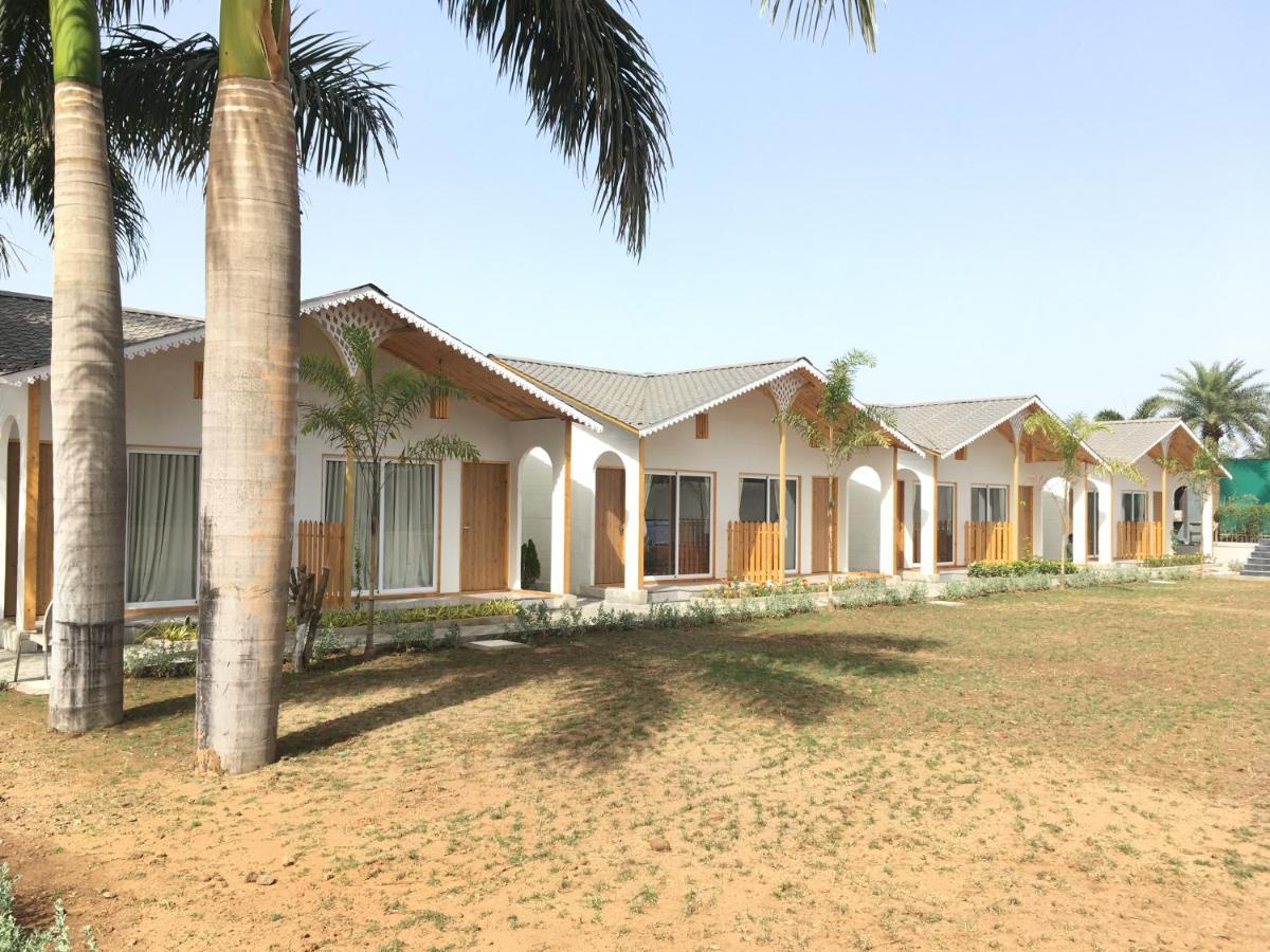 Vits Daman Devka Beach Екстериор снимка
