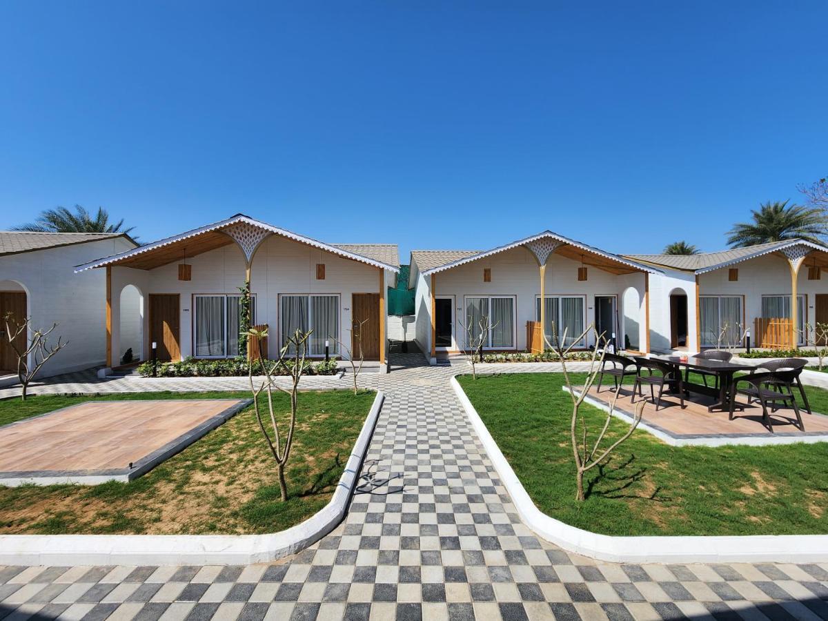 Vits Daman Devka Beach Екстериор снимка