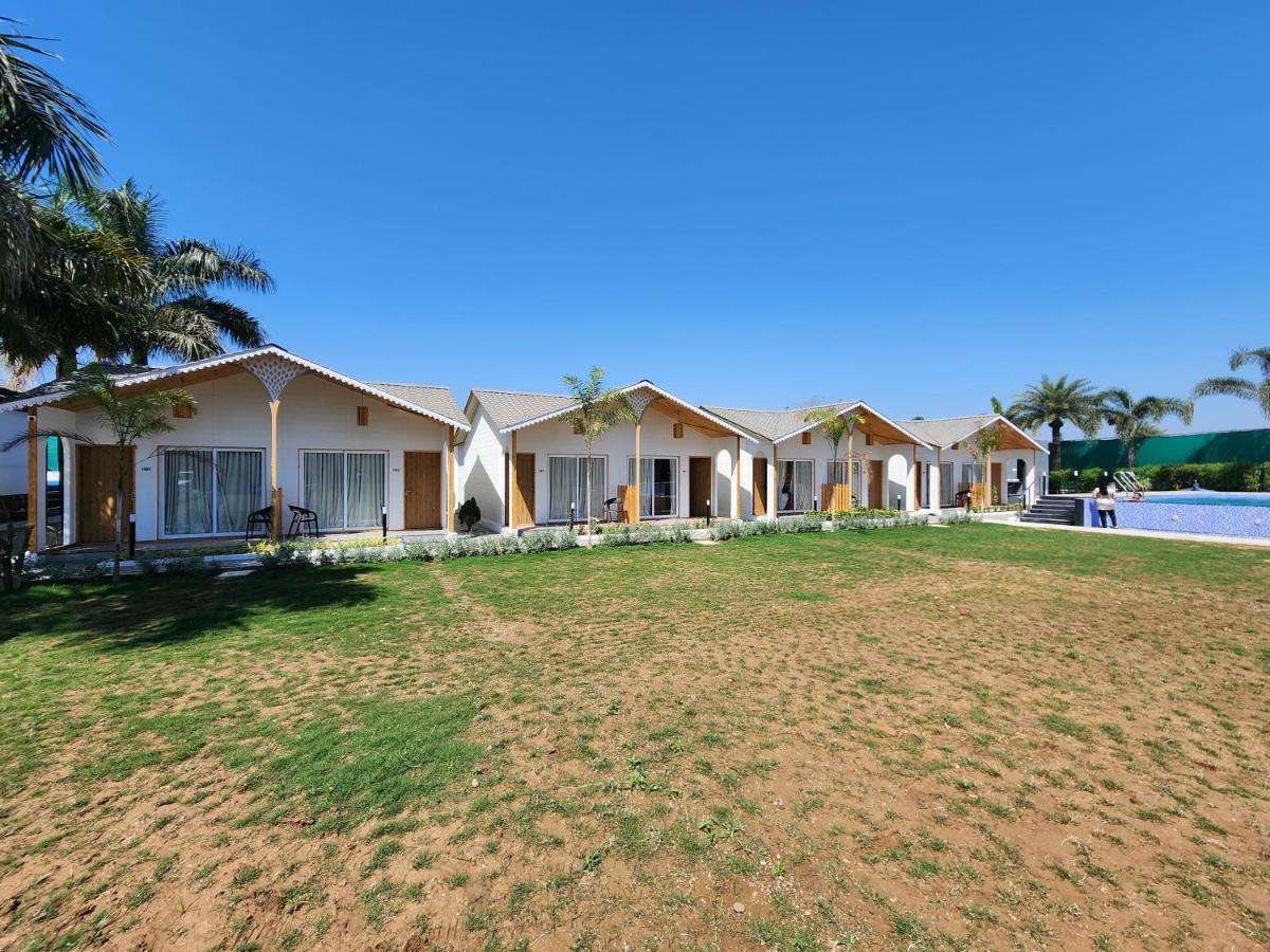 Vits Daman Devka Beach Екстериор снимка