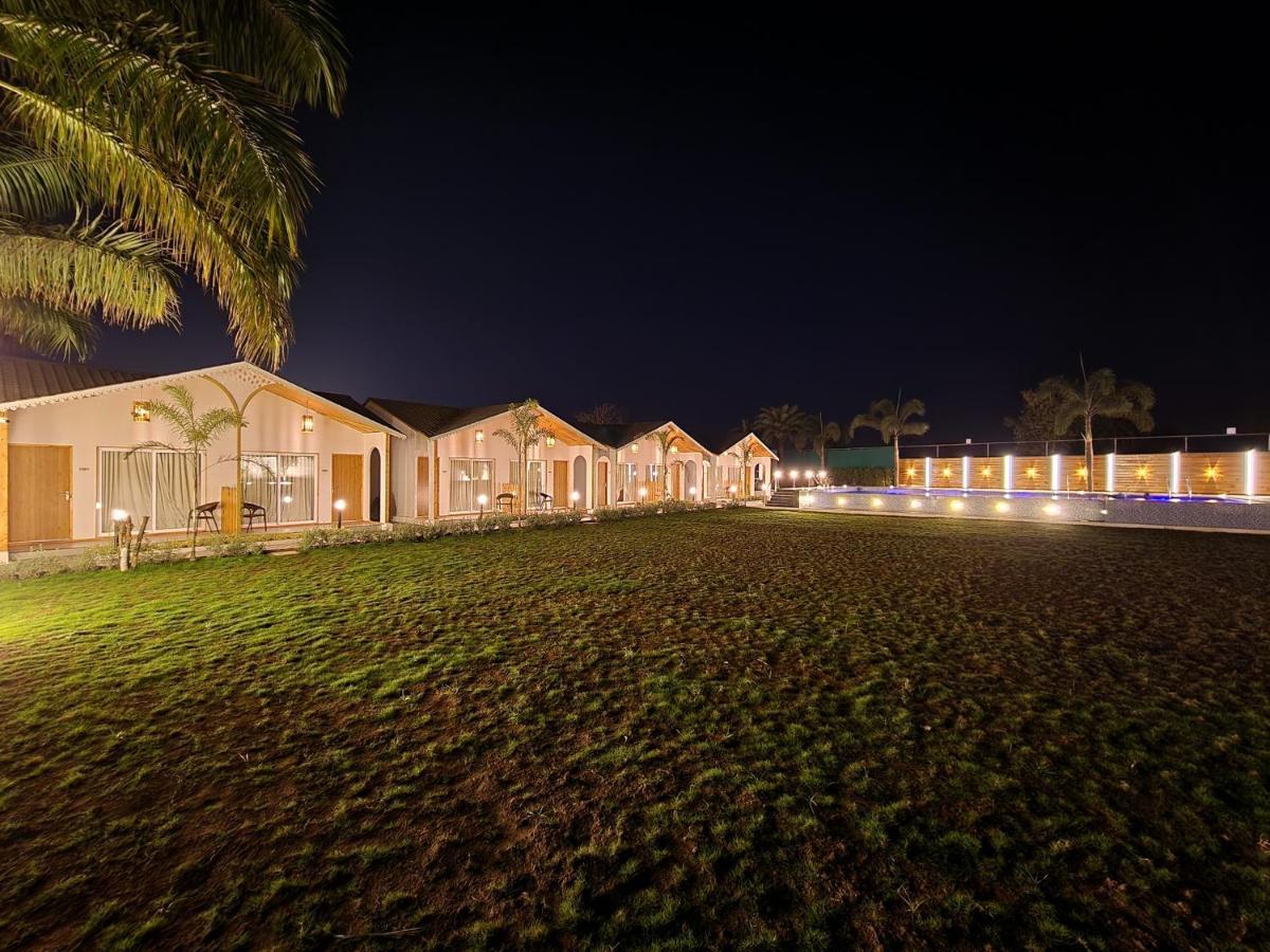 Vits Daman Devka Beach Екстериор снимка