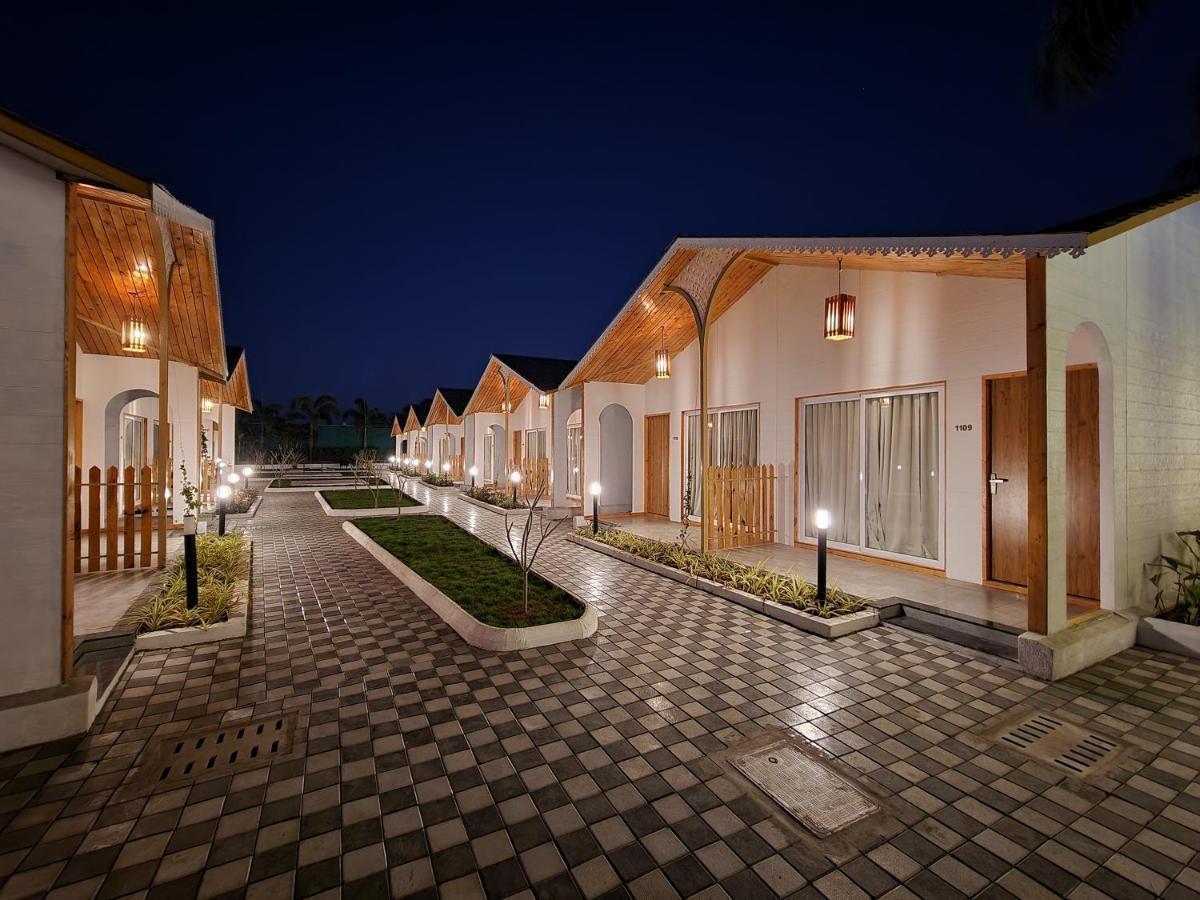 Vits Daman Devka Beach Екстериор снимка