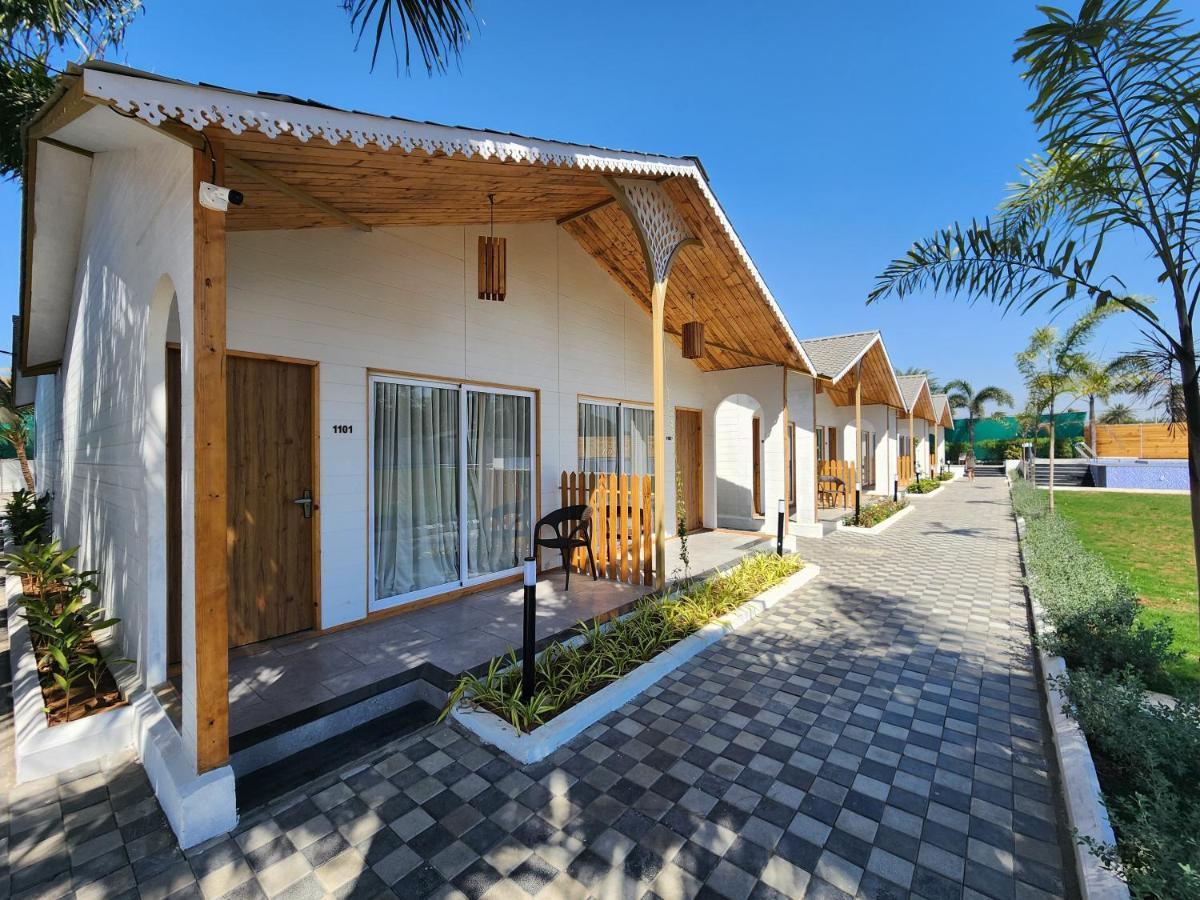 Vits Daman Devka Beach Екстериор снимка