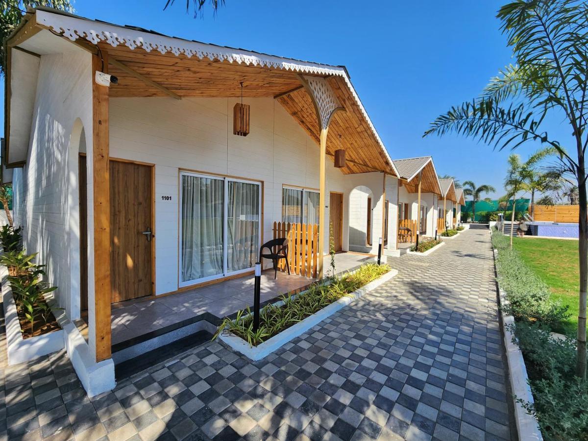 Vits Daman Devka Beach Екстериор снимка