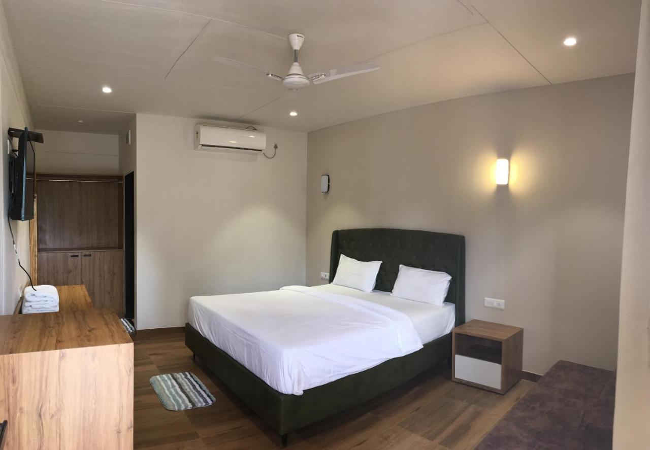 Vits Daman Devka Beach Екстериор снимка