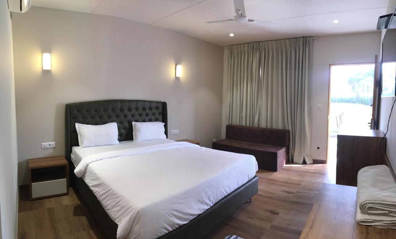 Vits Daman Devka Beach Екстериор снимка