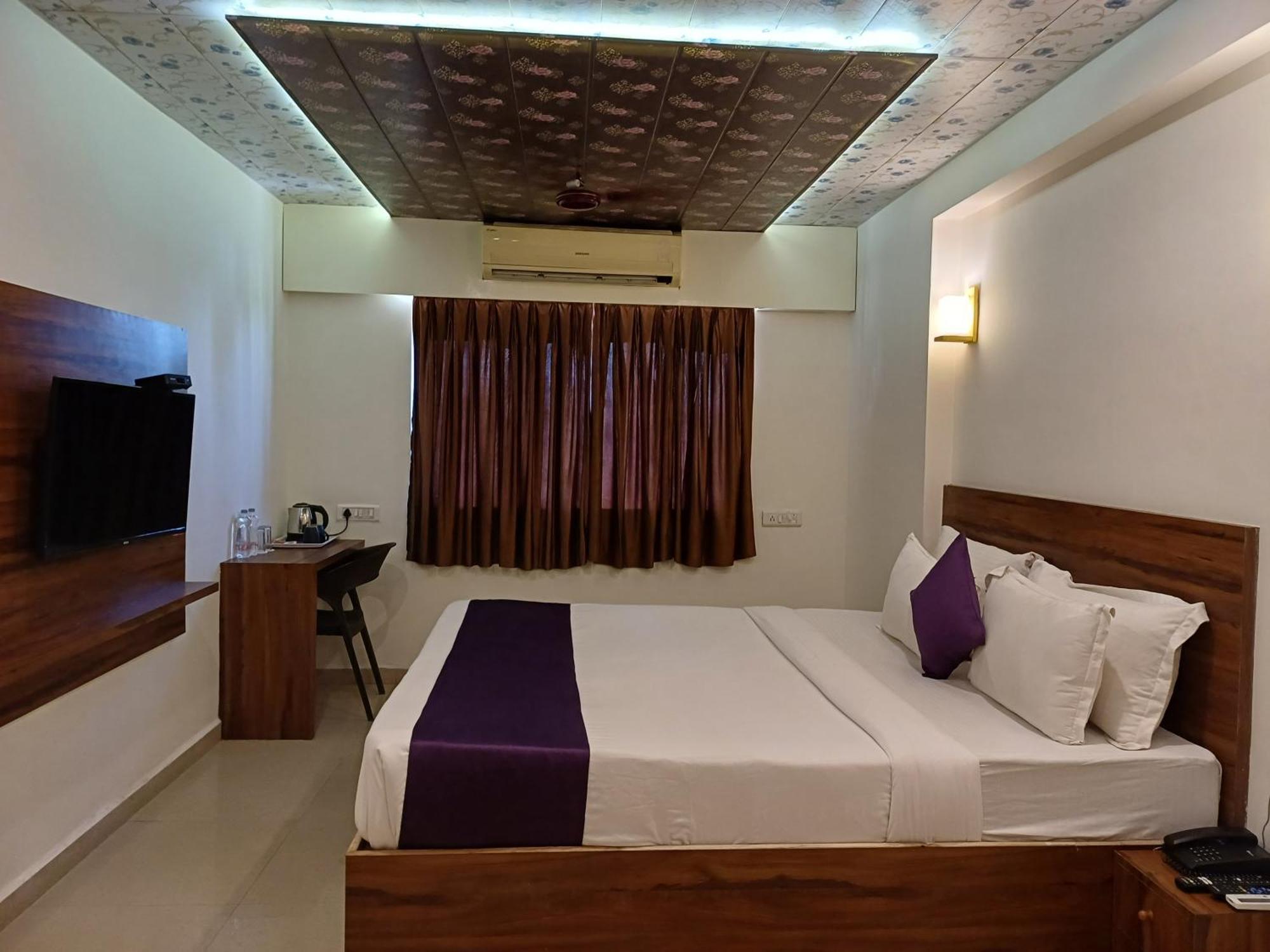 Vits Daman Devka Beach Екстериор снимка