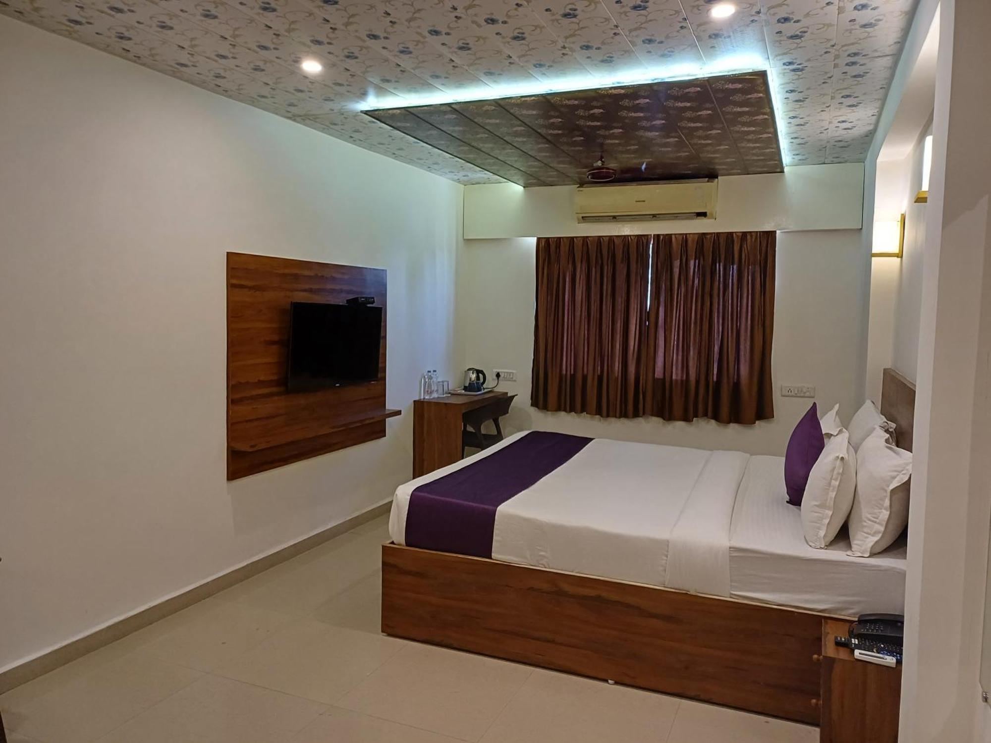 Vits Daman Devka Beach Екстериор снимка
